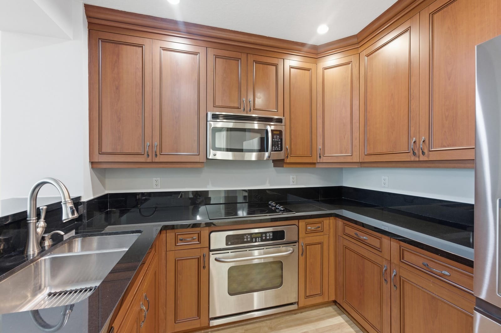 200 NE 2nd Avenue 316 — photo 6