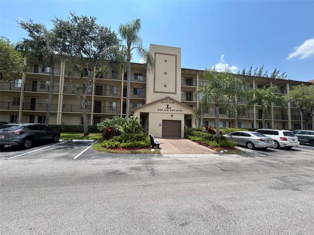 900 SW 142nd Avenue 202l, Pembroke Pines, FL 33027