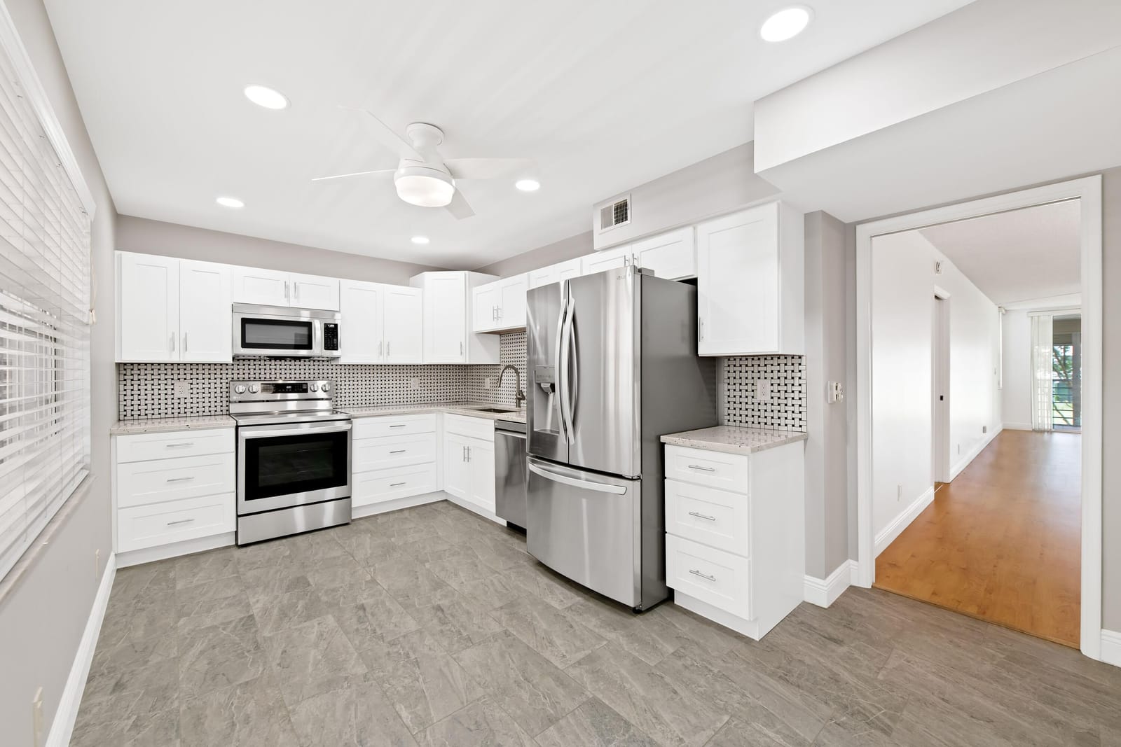 800 Cypress Grove Drive 211, Pompano Beach, FL 33069 photo 2