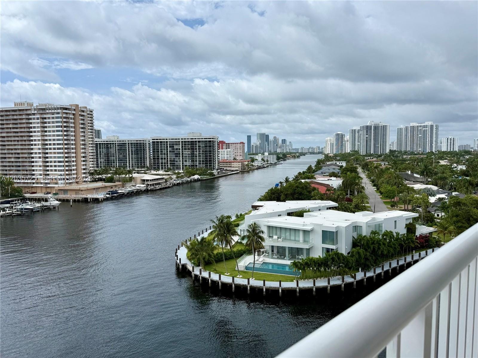 121 Golden Isles Drive 904, Hallandale Beach, FL 33009 photo 13