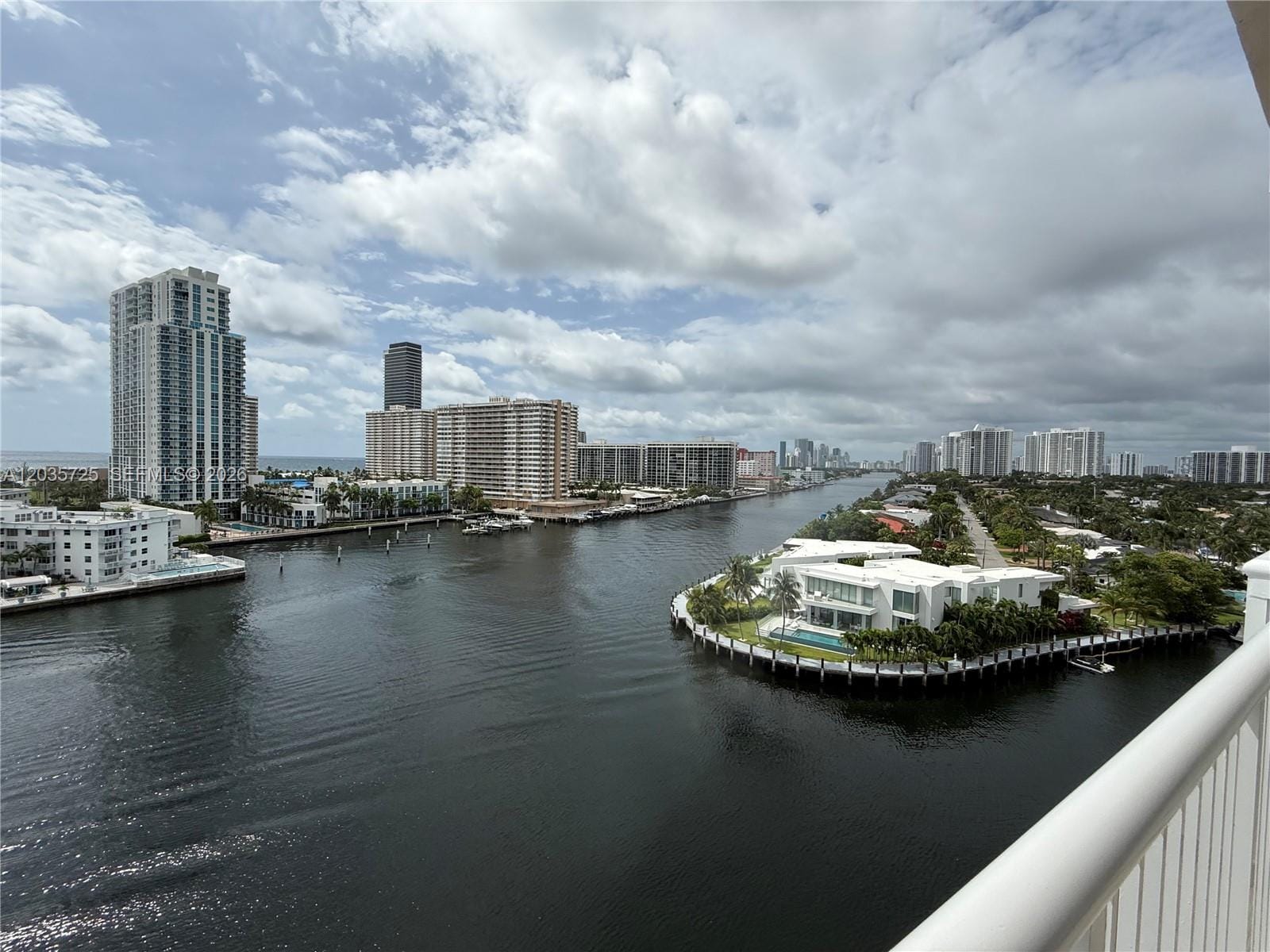 121 Golden Isles Drive 904, Hallandale Beach, FL 33009 photo 18