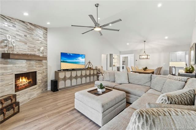 164 SE Crestwood Circle 8-64, Stuart, FL 34997