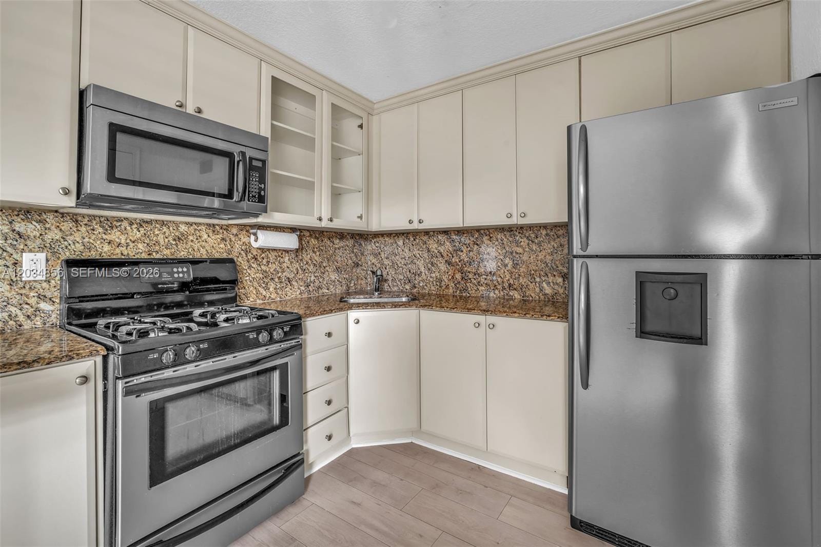 3245 Virginia Street 24 — photo 4