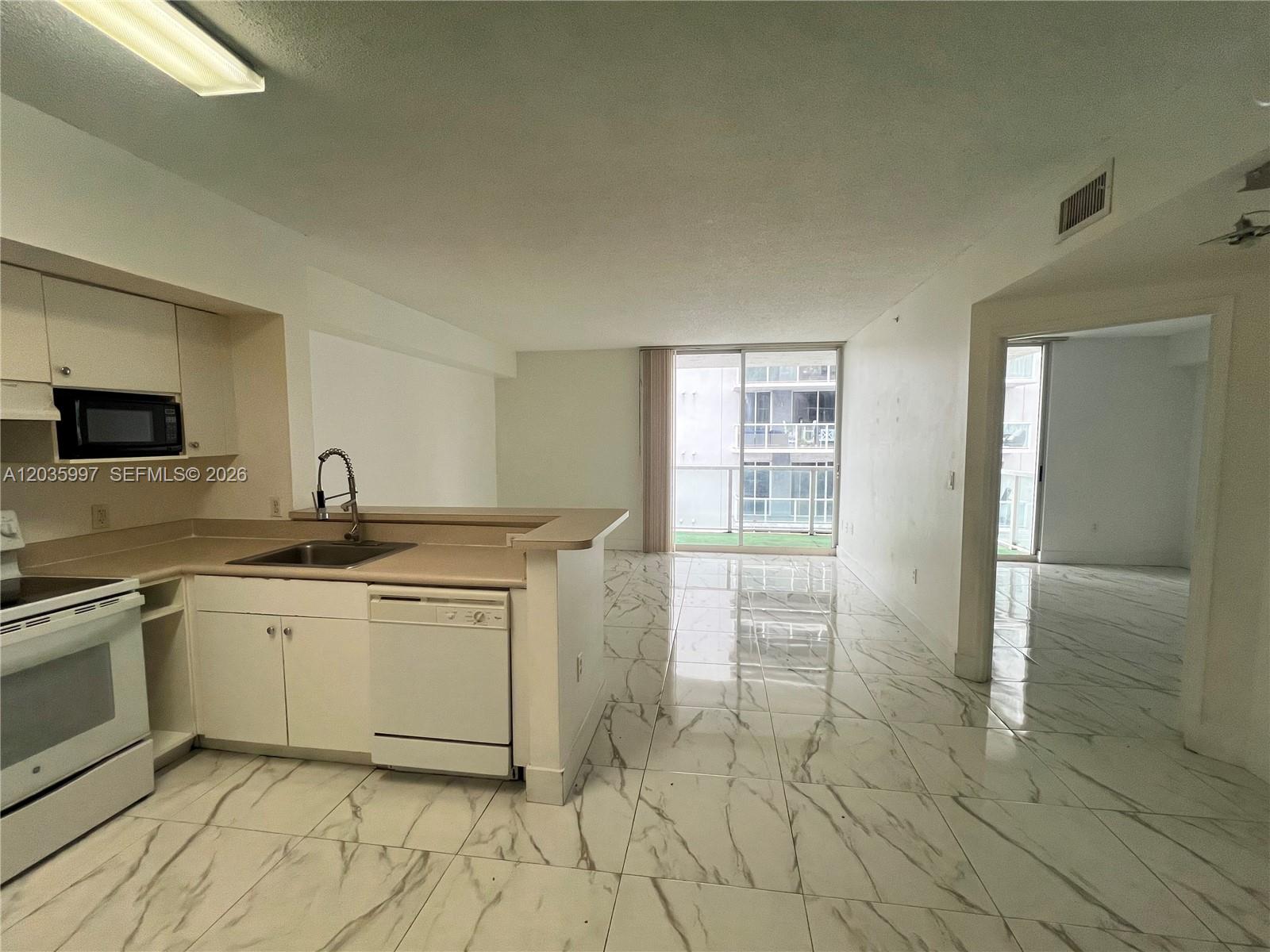 5085 NW 7th Street 711, Miami, FL 33126, Miami