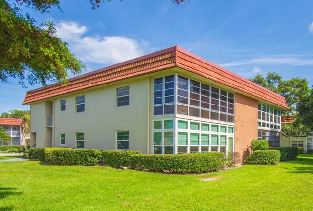 16 Vista Palm Lane 106, Vista Royale, Vero Beach, FL