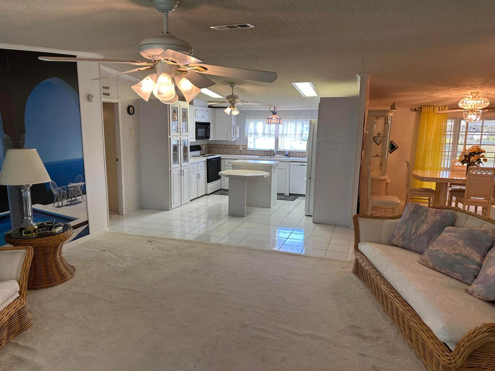 555 Tropical Isles Circle — photo 2