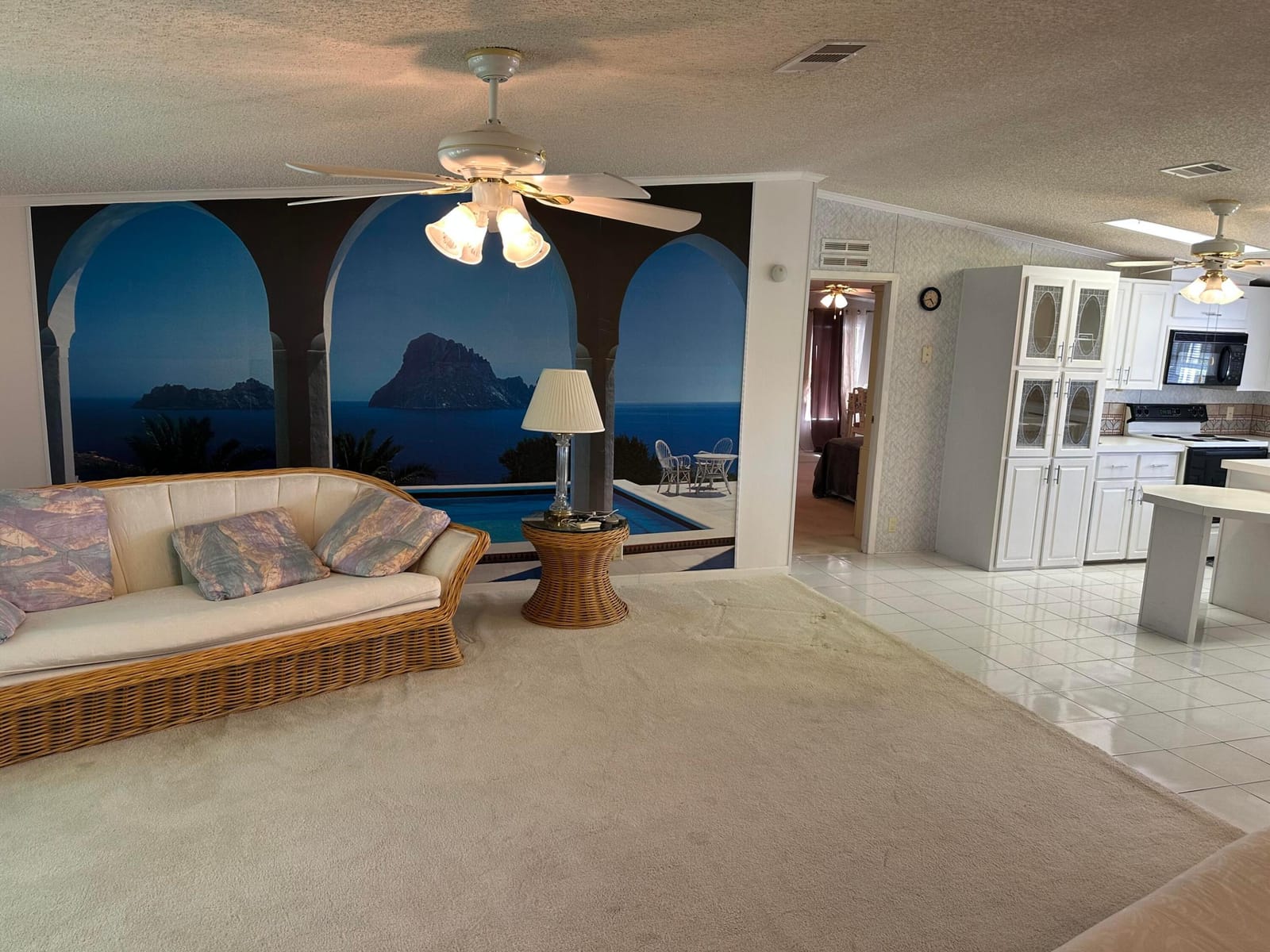 555 Tropical Isles Circle — photo 3