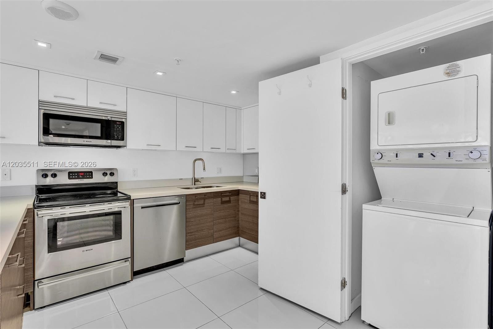 9901 E Bay Harbor Drive 802 — photo 3