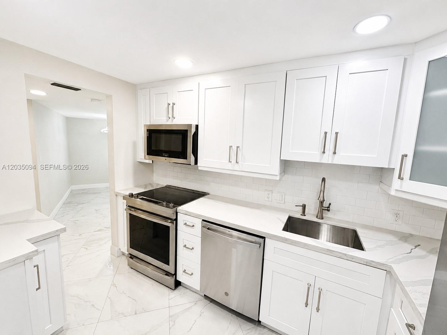 3301 N Country Club Drive 305, Aventura, FL 33180, Aventura