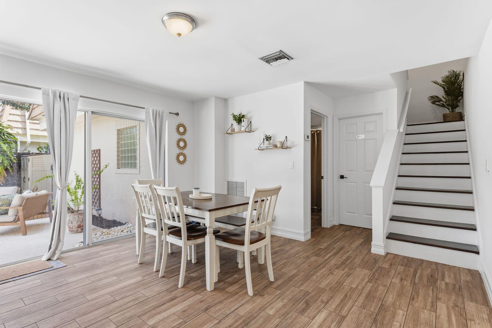 11588 Winchester Drive — photo 8