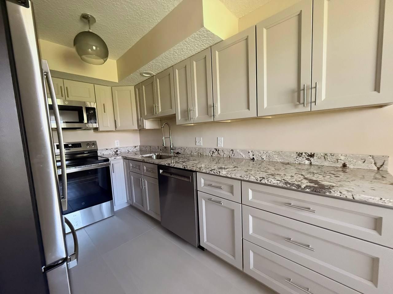 1031 Goldenrod Road — photo 2