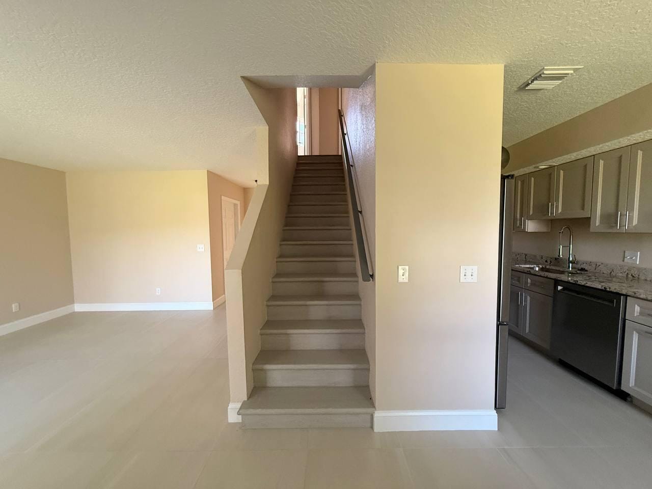 1031 Goldenrod Road — photo 4