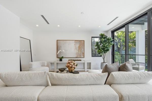 555 Catalonia Avenue — photo 8