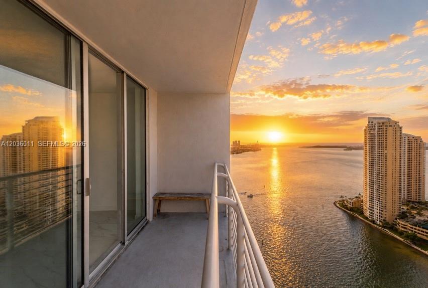 325 S Biscayne Boulevard 4015, Miami, FL 33131, Miami