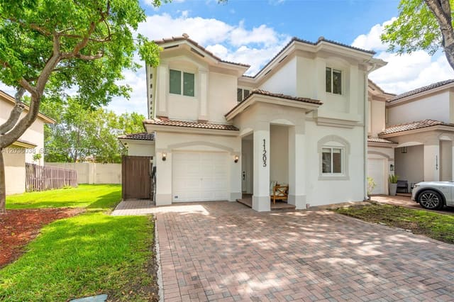 11203 NW 73rd Terrace, Doral Isles Martinique, Doral, FL