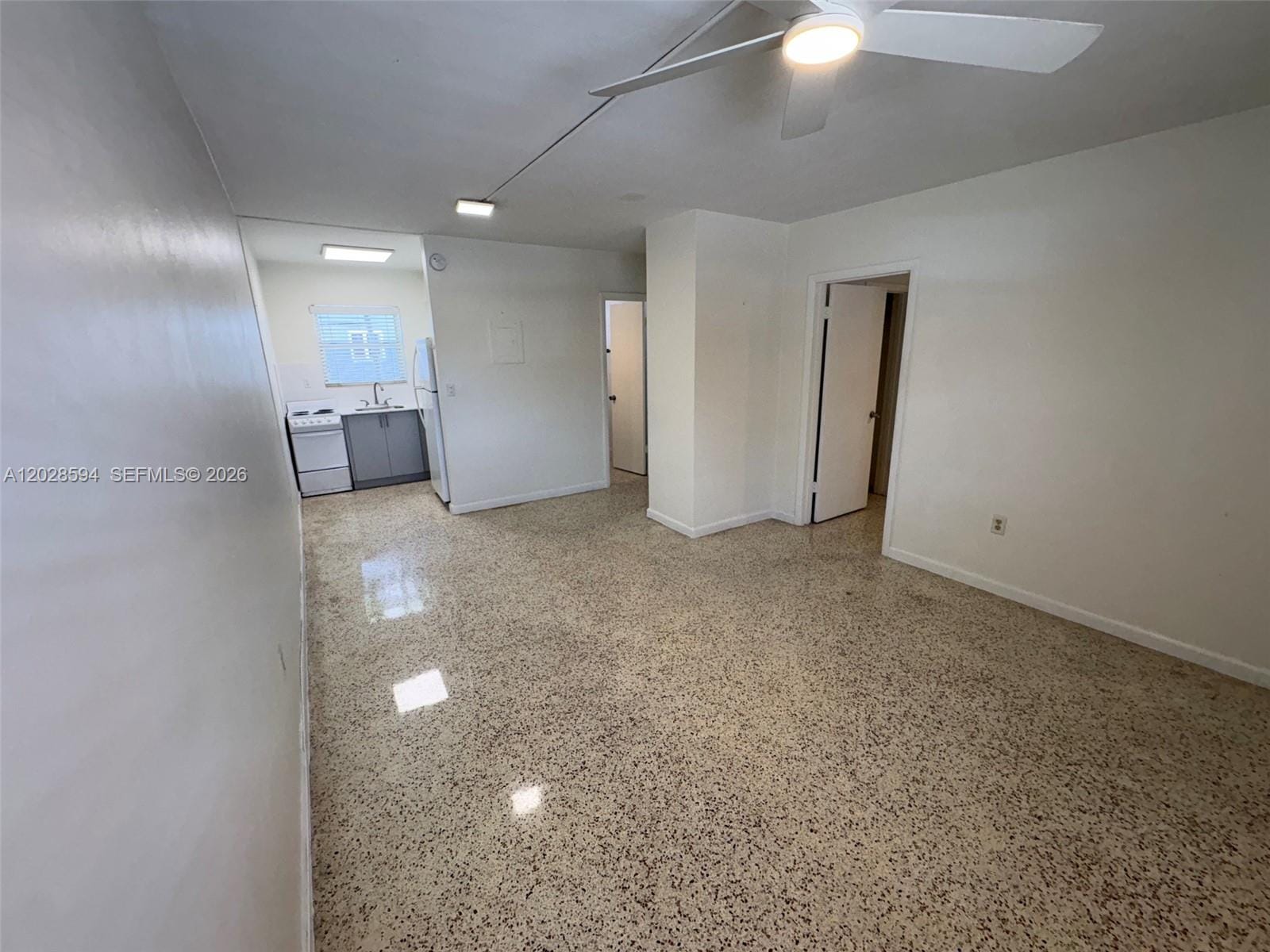 320 W 10th Street 3 — photo 2