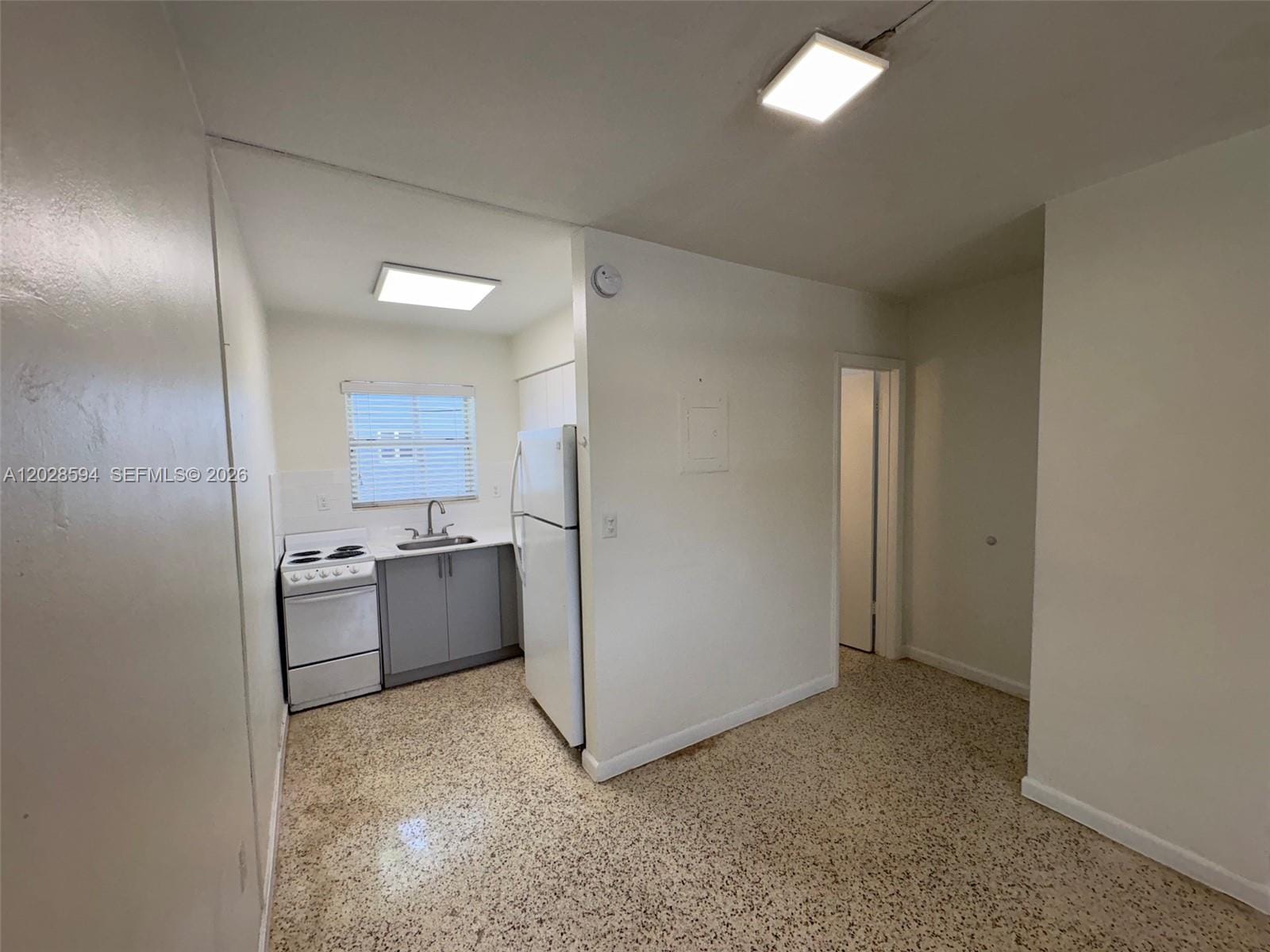 320 W 10th Street 3 — photo 3