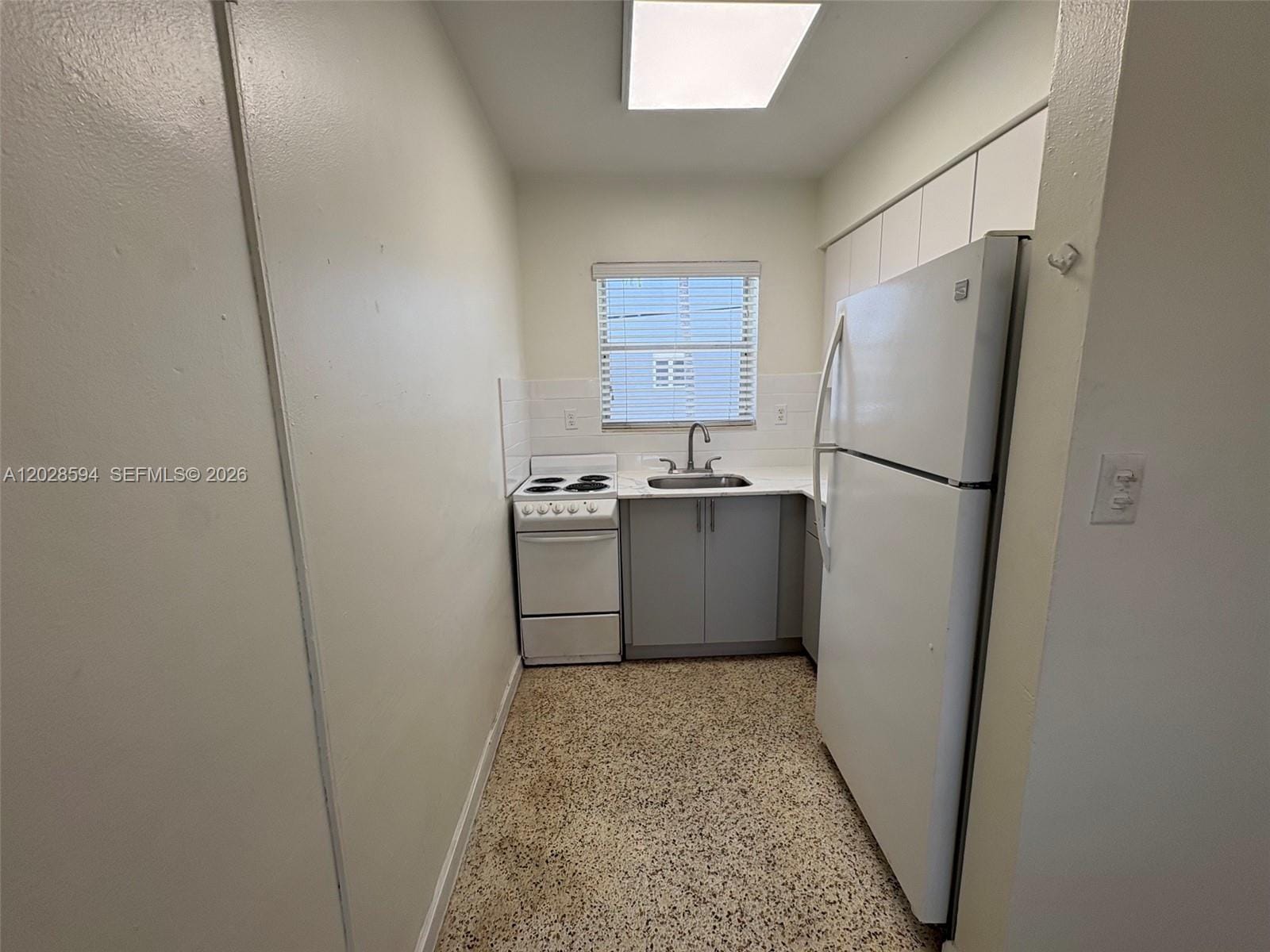 320 W 10th Street 3 — photo 4