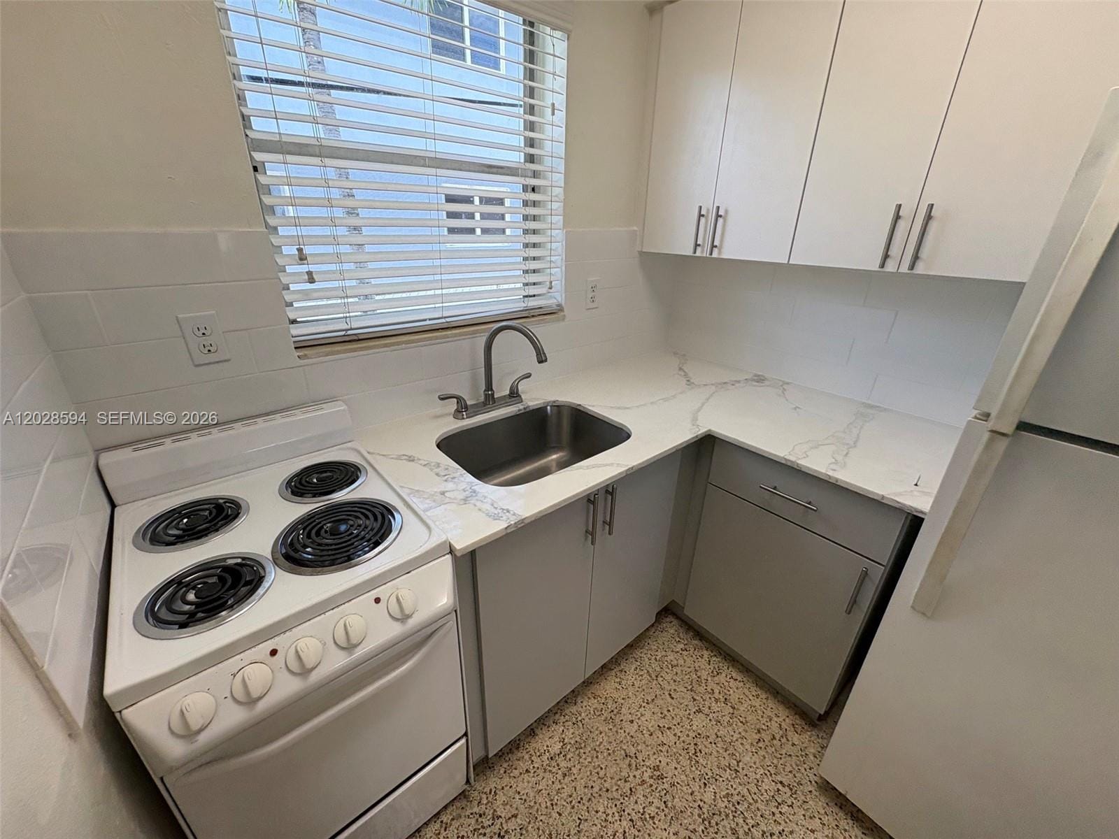 320 W 10th Street 3 — photo 5
