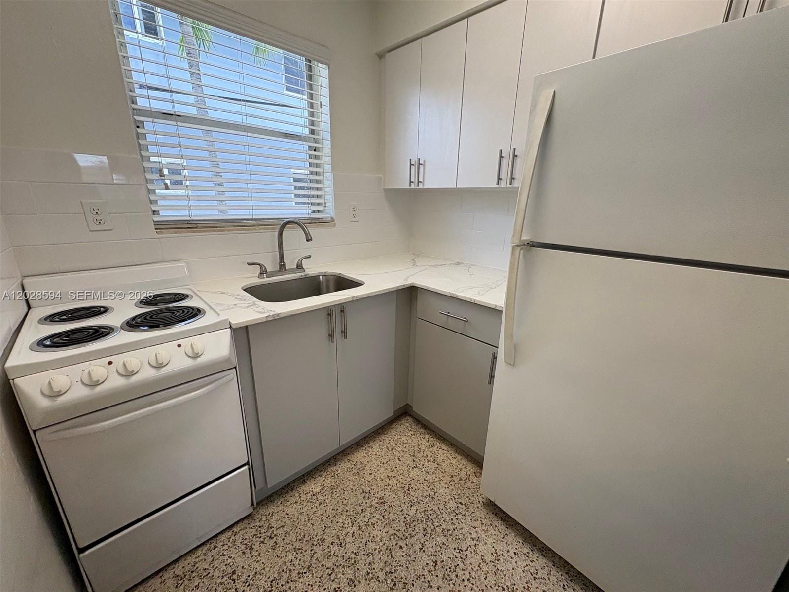 320 W 10th Street 3 — photo 7