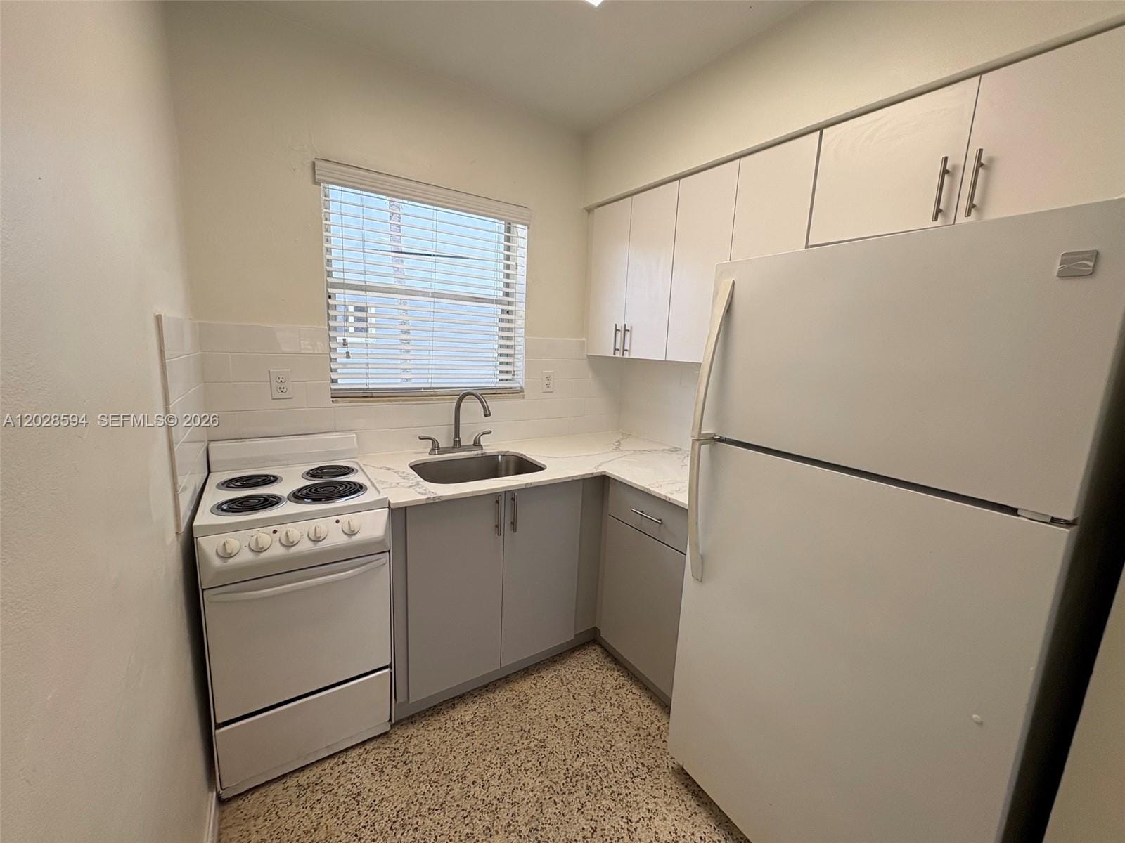 320 W 10th Street 3 — photo 8