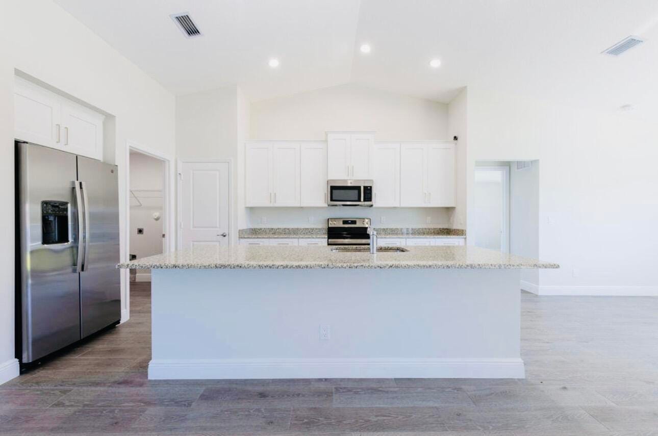 2372 SW Import Drive 2372 — photo 6