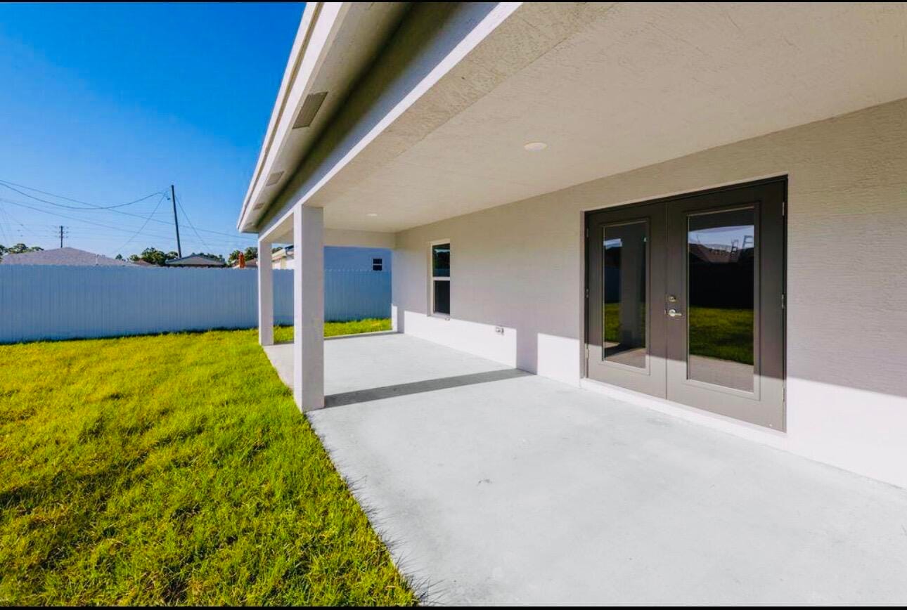 2372 SW Import Drive 2372 — photo 10