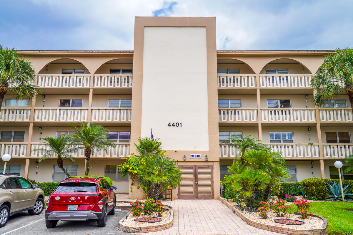 4401 Martinique Court D2 — photo 3