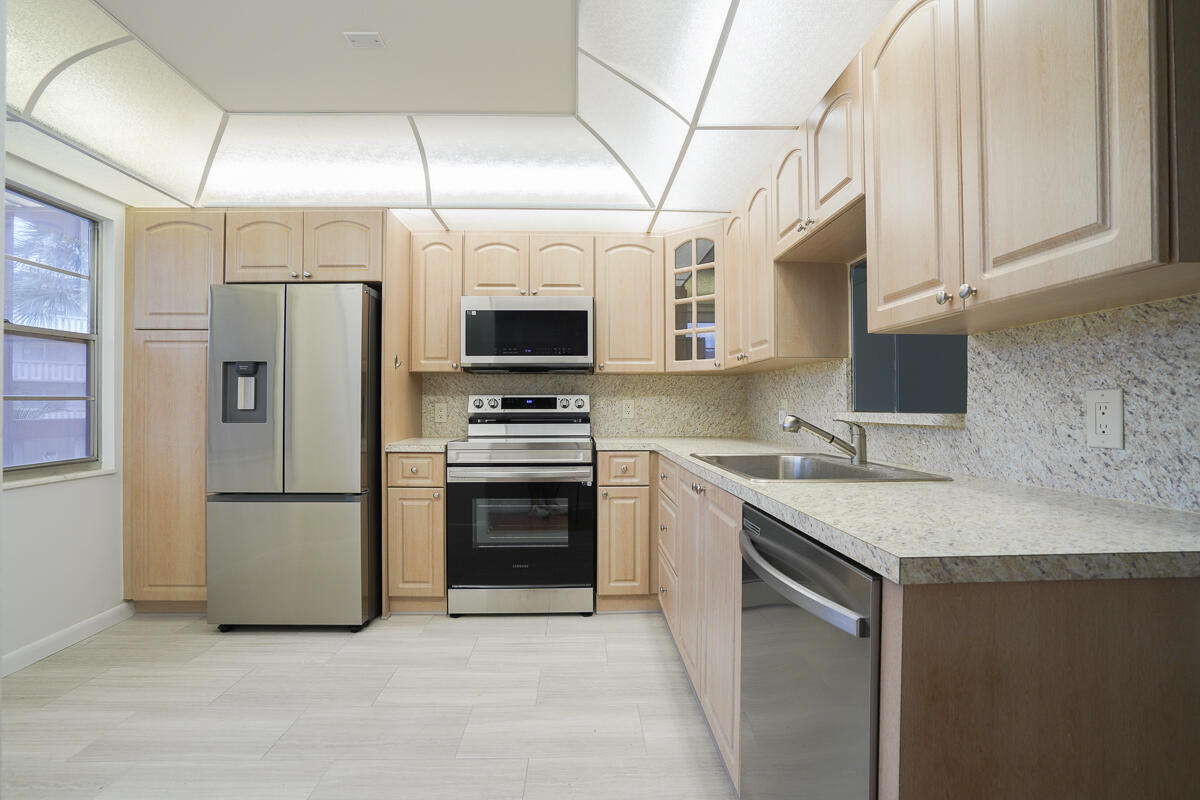 4401 Martinique Court D2 — photo 6