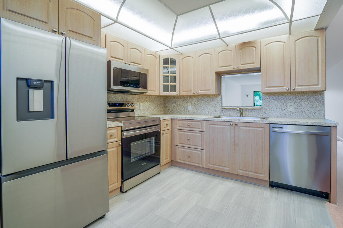 4401 Martinique Court D2 — photo 8