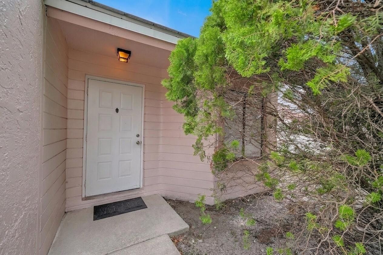5864 Strawberry Lakes Circle — photo 2