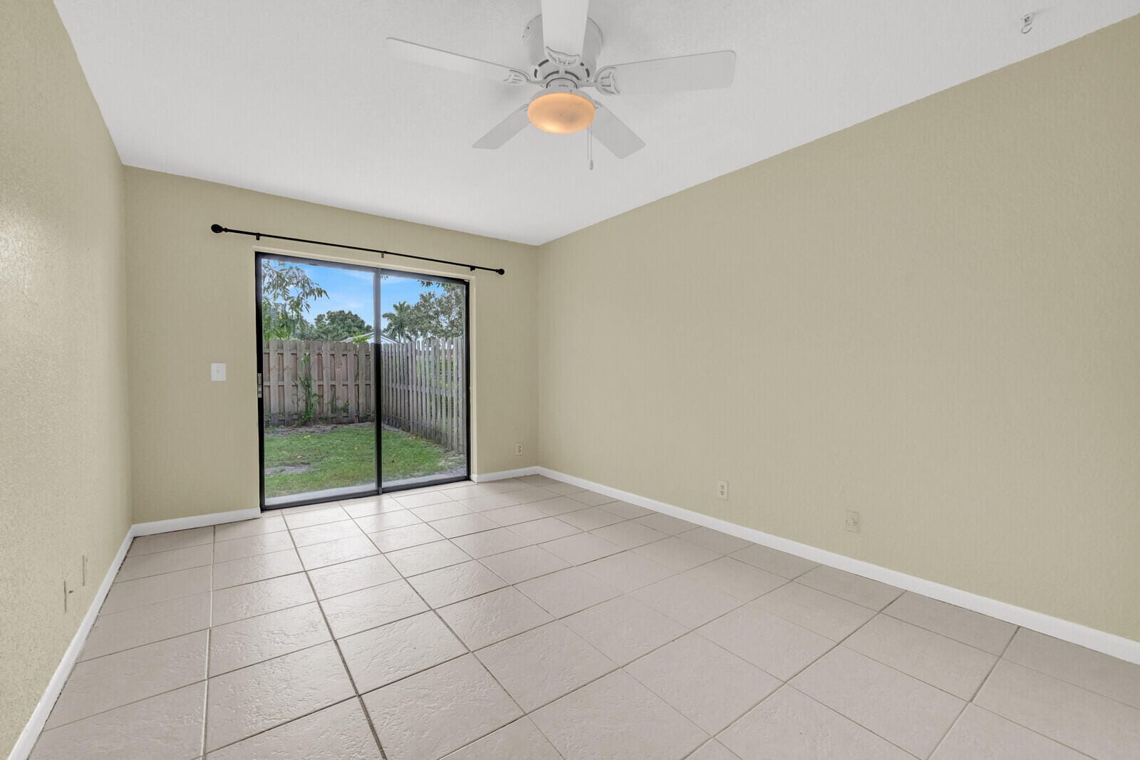 5864 Strawberry Lakes Circle — photo 11
