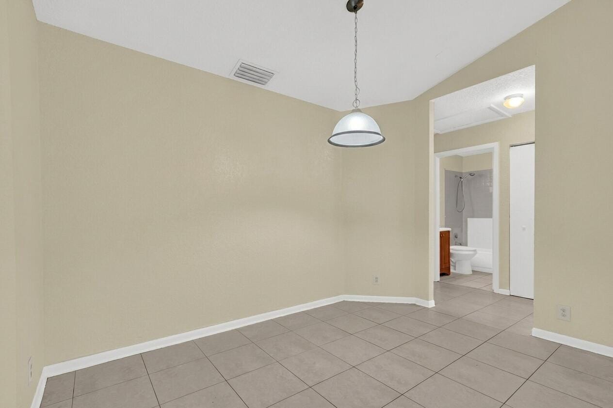 5864 Strawberry Lakes Circle — photo 6