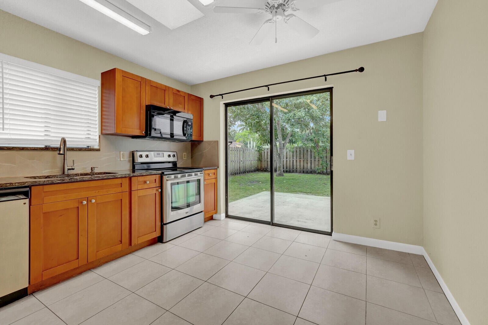 5864 Strawberry Lakes Circle — photo 9