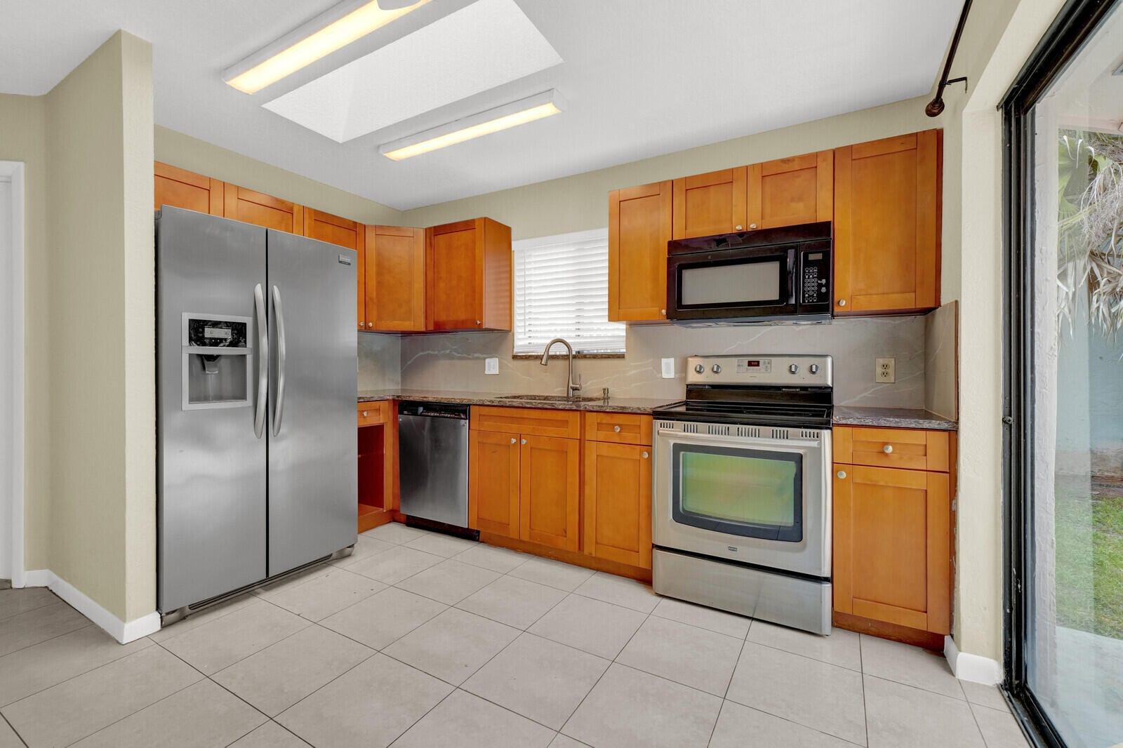 5864 Strawberry Lakes Circle — photo 10