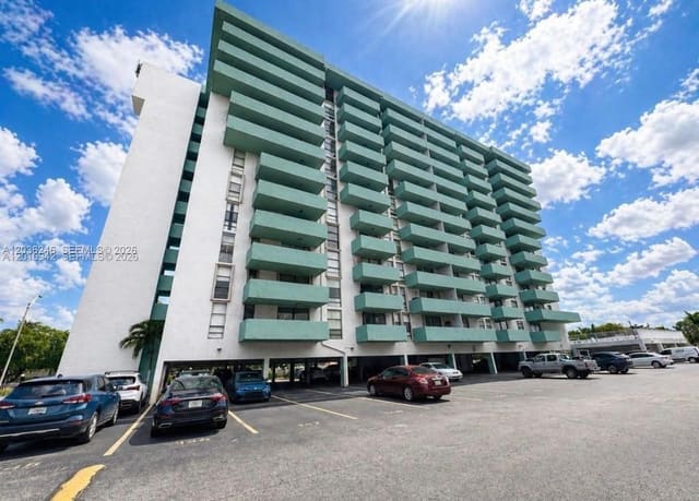 1825 W 44th Place 1107, Imperial Terraces, Hialeah, FL