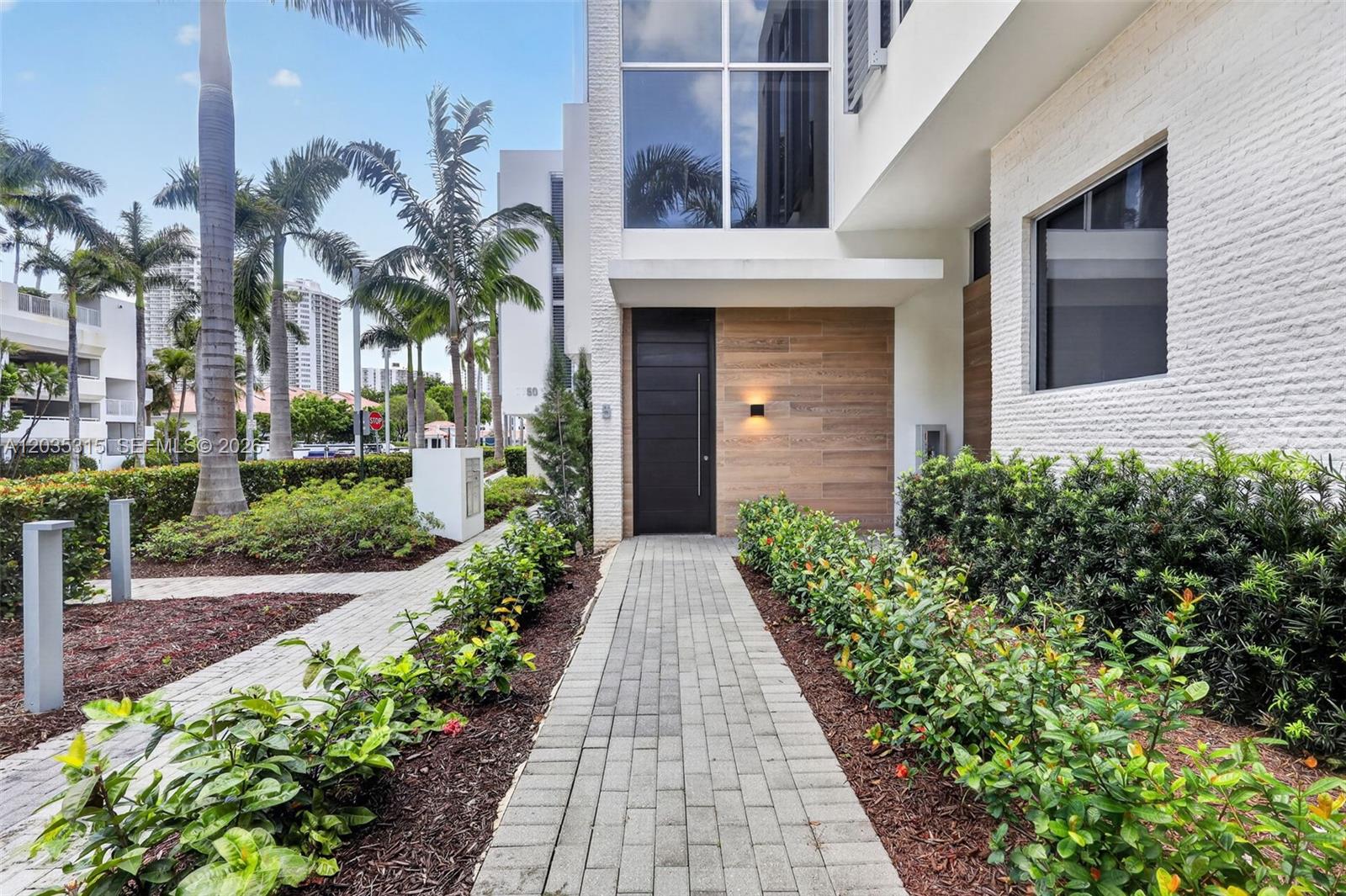 3750 Yacht Club Drive TH5, Aventura, FL 33180, Aventura