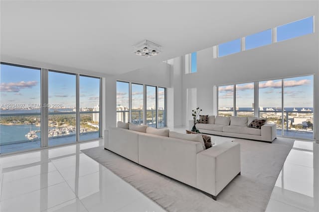 10 Venetian Way PH04, Miami Beach, FL 33139