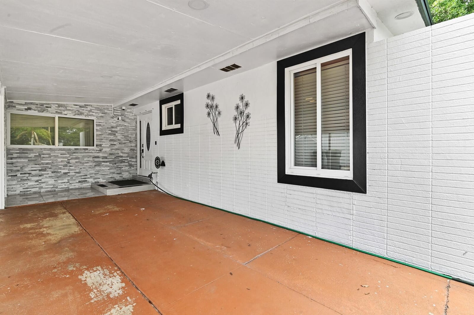 124 Davis Road — photo 3