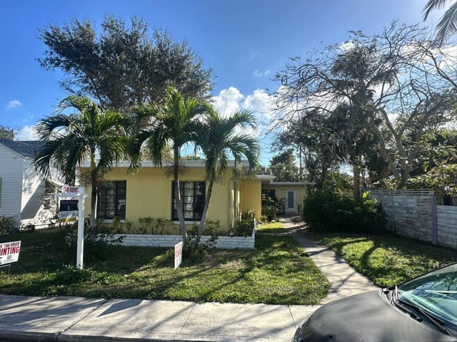 214 S Palmway, Lake Worth Beach, FL 33460