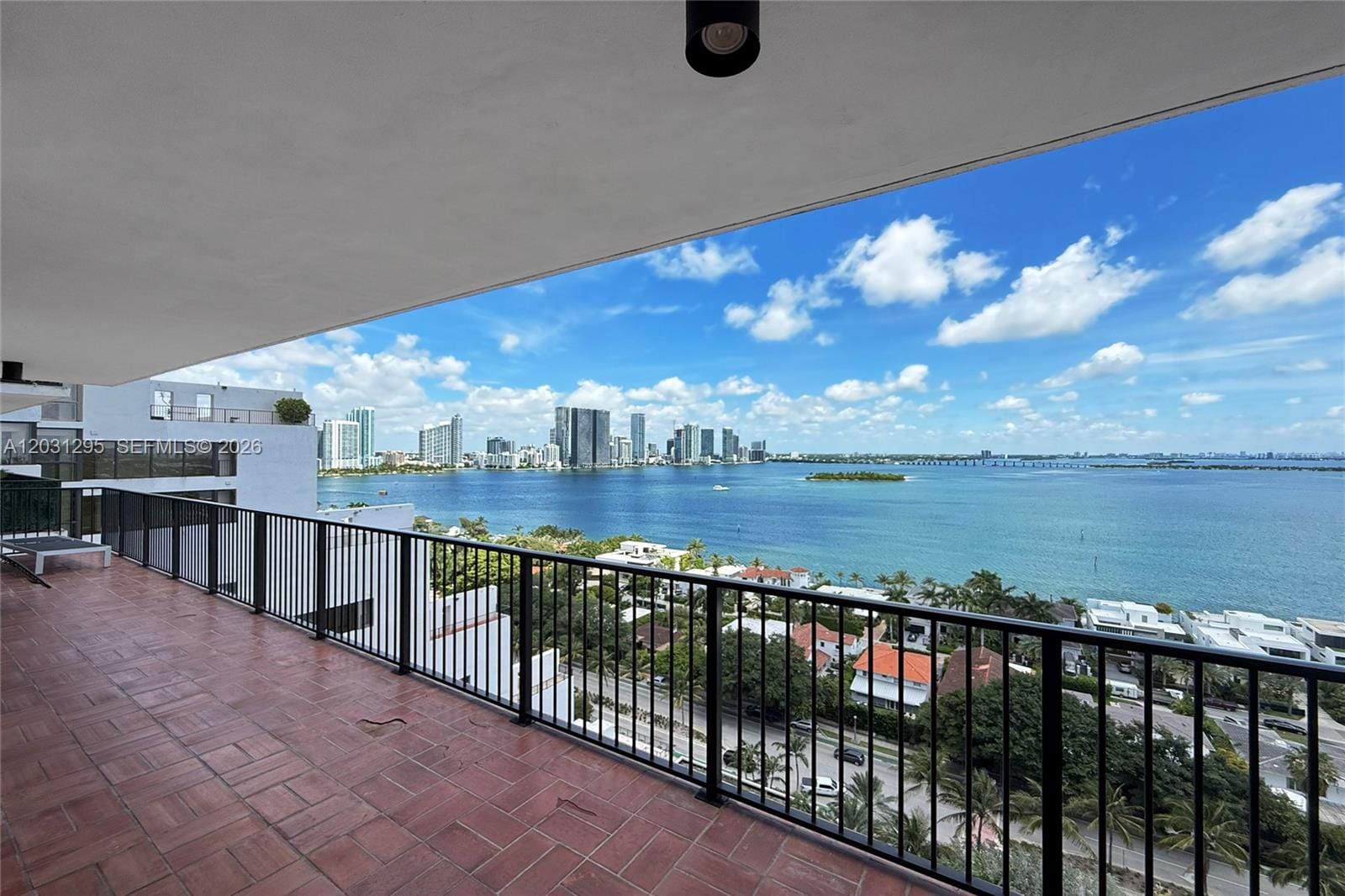 1000 Venetian Way 1703 — photo 7