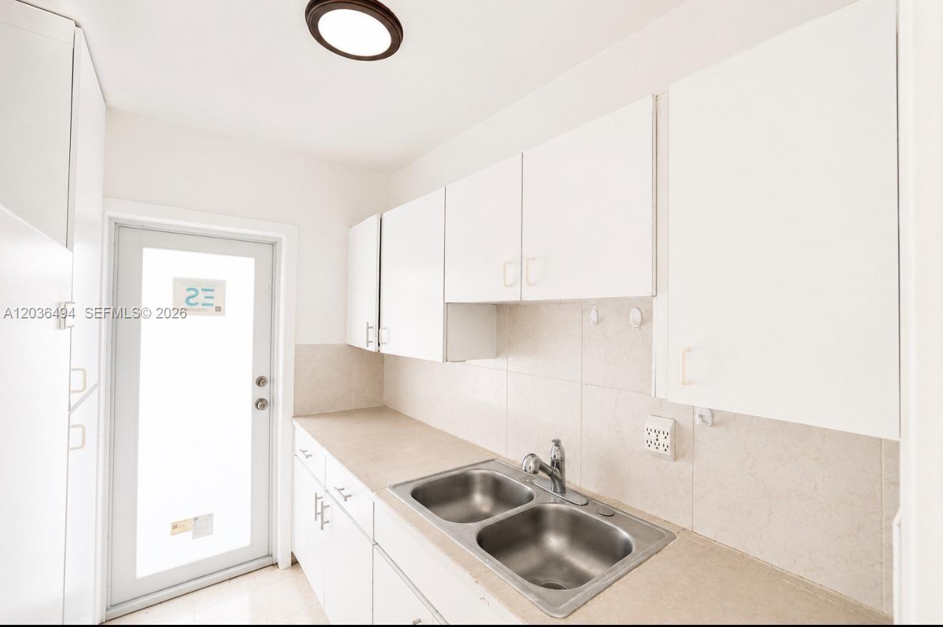 7271 Gary Avenue 25, Miami Beach, FL 33141, Miami Beach