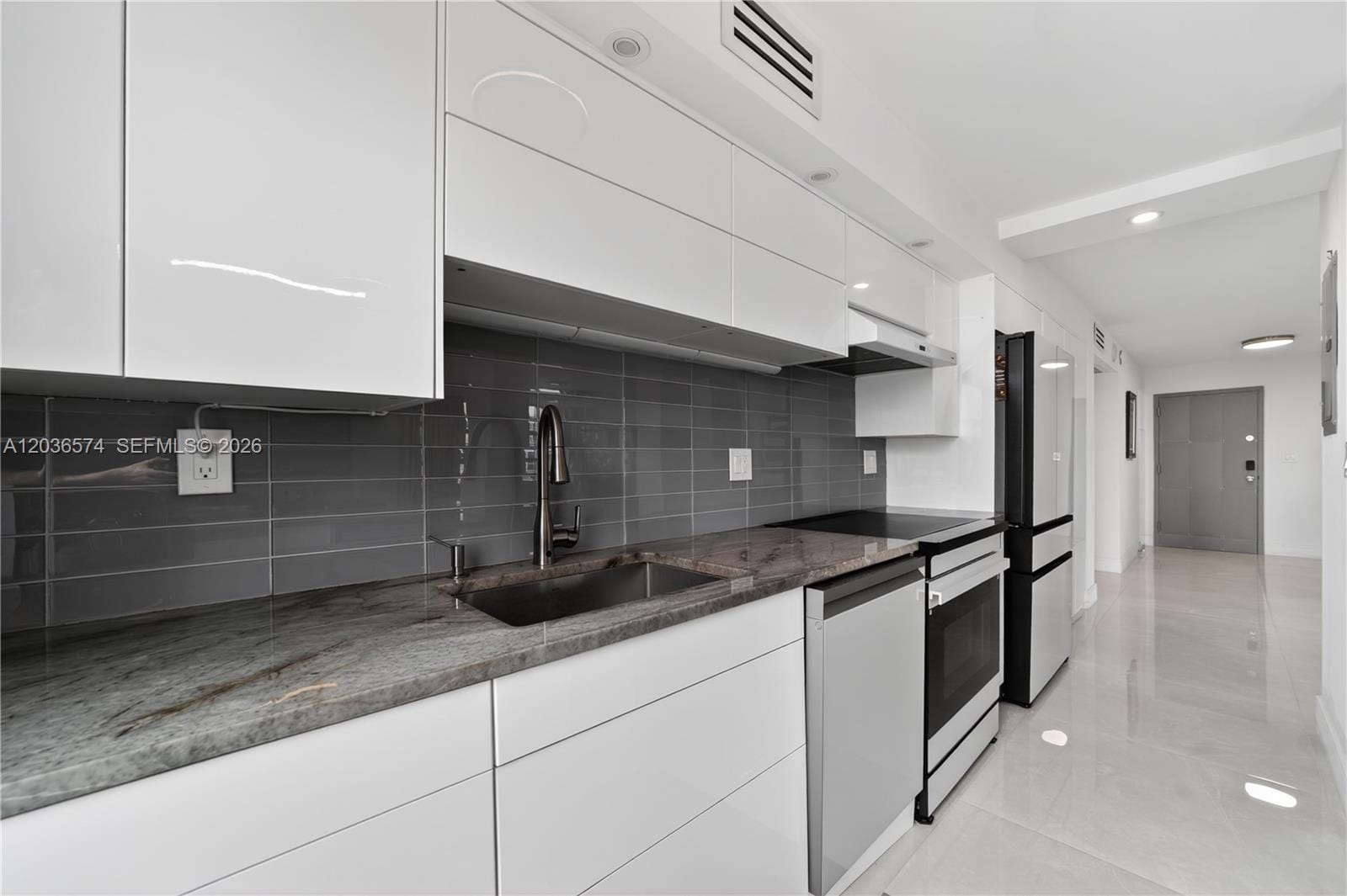 231 174th Street 818, Sunny Isles Beach, FL 33160 photo 17