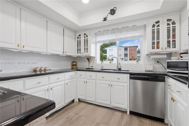 1040 Crystal Lake Drive 3, Deerfield Beach, FL 33064