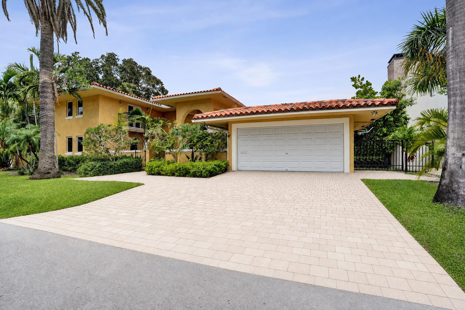 449 Isle Of Palms Drive — photo 2