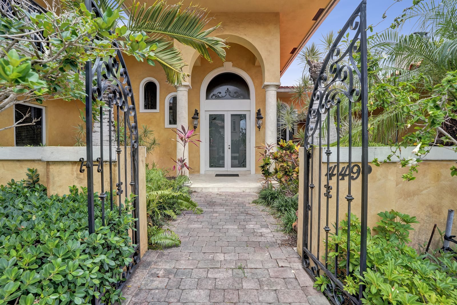 449 Isle Of Palms Drive — photo 3