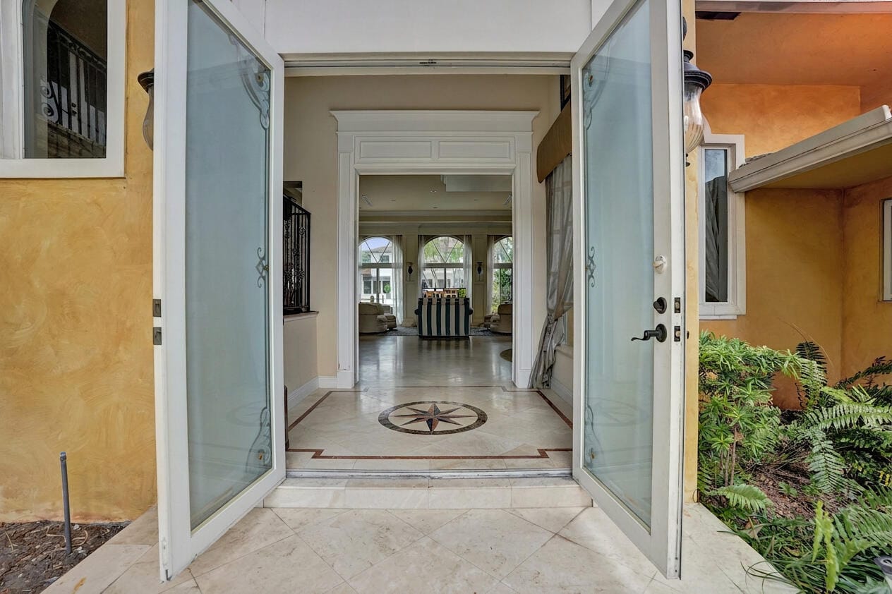 449 Isle Of Palms Drive — photo 4