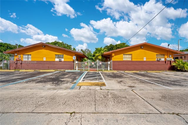 129-131 SE 5th Street, Hallandale Beach, FL 33009