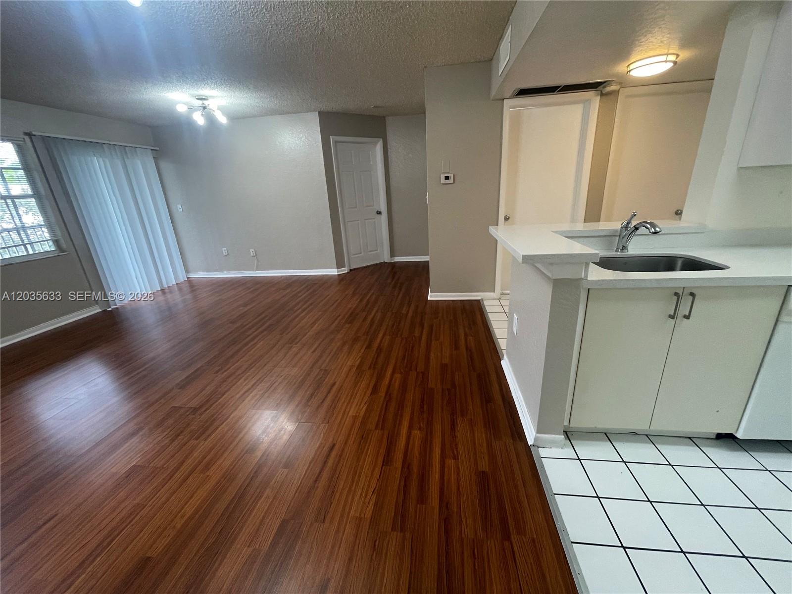 2811 N Oakland Forest Drive 206, Oakland Park, FL 33309, Oakland Park