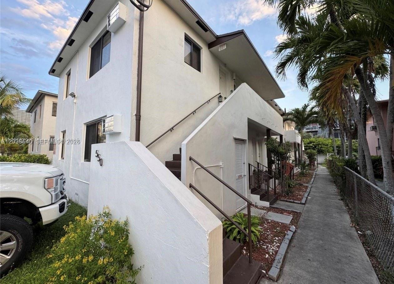 550 SW 10th Street 7 — photo 3